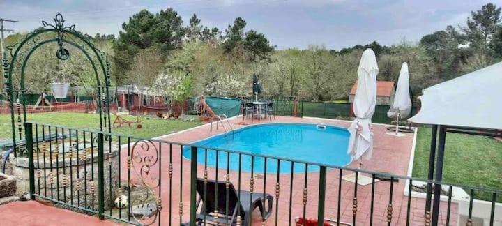 Alojamiento Entero Con Piscina Y Jardin. Ourense Eksteriør bilde
