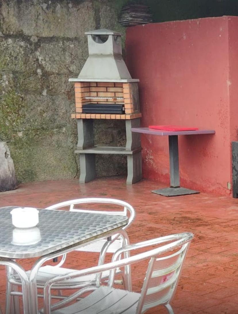 Alojamiento Entero Con Piscina Y Jardin. Ourense Eksteriør bilde